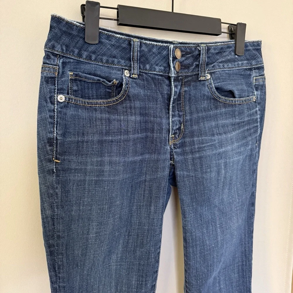 American Eagle Women's 6 Blue‎ Medium Wash Low Rise Artist Crop Stretch Jeans